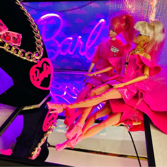 Barbie Necklace - Picture 2 of 7